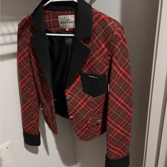 Red jacket suits - Picture 1 of 3